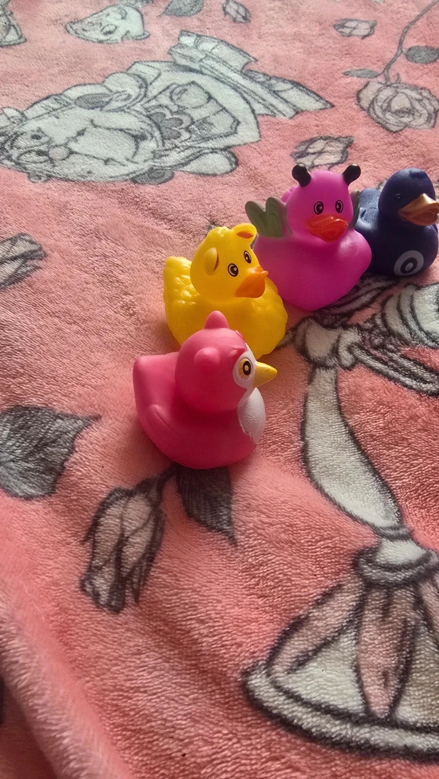 Lot x 4 petits canard de bain neuf – photo 2